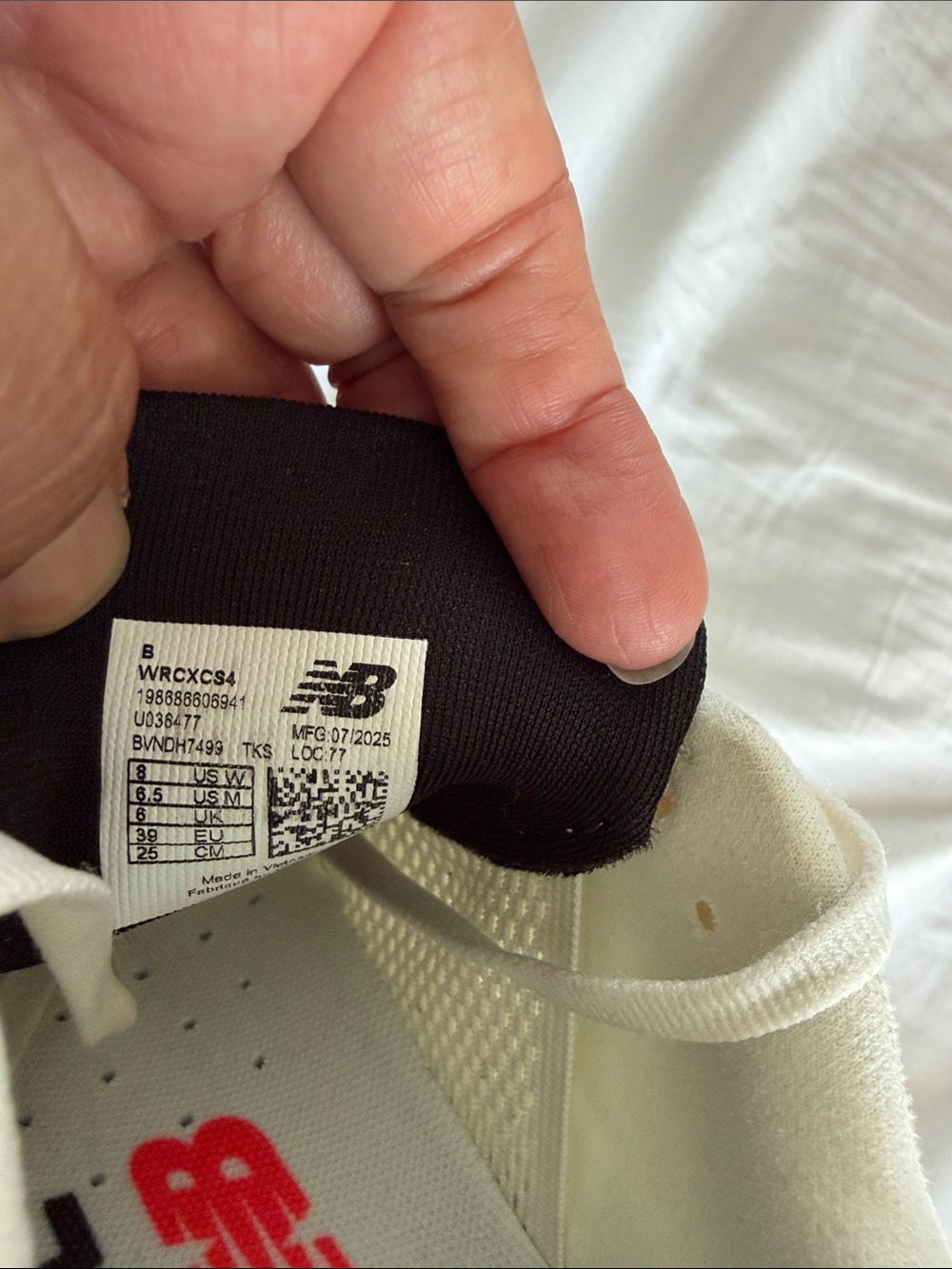 New Balance Women’s SuperComp Fuel Cell; black, white and neon orange 🎉 Size 8 - Picture 6 of 9